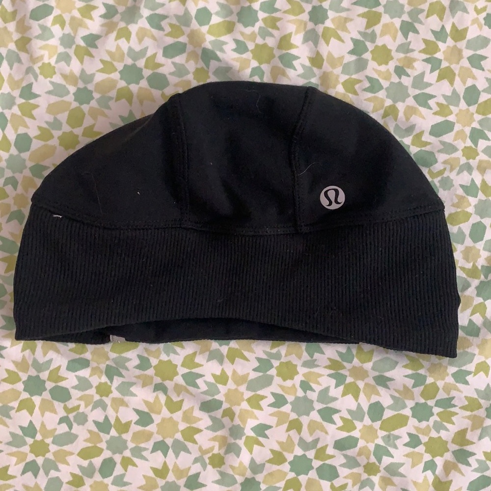 Lulu lemon scull cap with pony tail hole!!